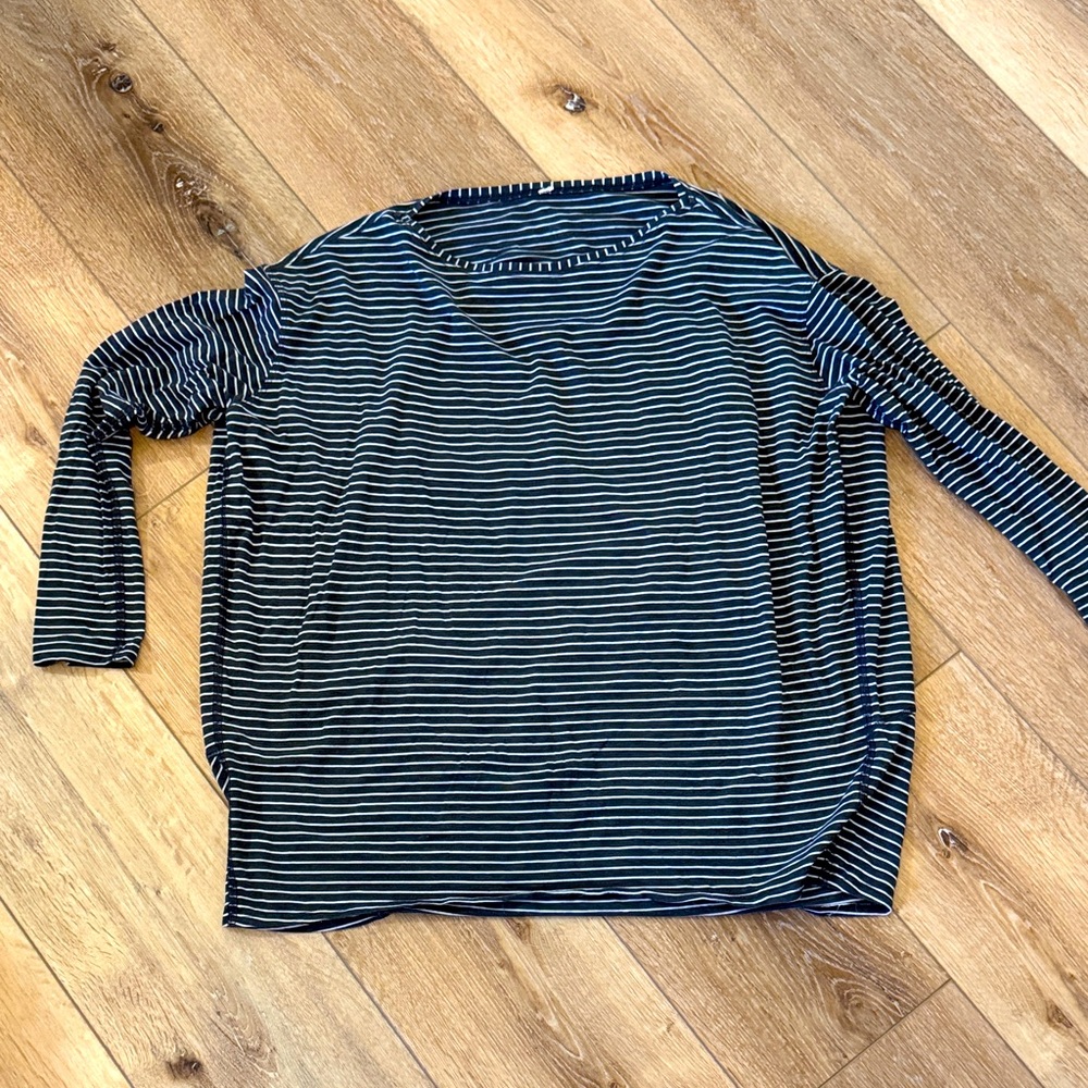 Lululemon Back in Action Long Sleeve 6/8